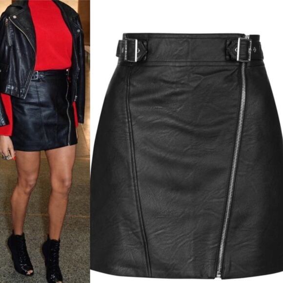 Topshop Faux Leather Moto Mini Skirt Size 8P Black Silver Buckles Edgy Chic - Picture 2 of 11